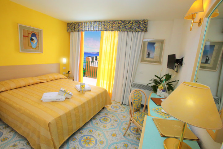 Immagine 3 della camera CAMERA COMFORT VISTA MARE LATERALE